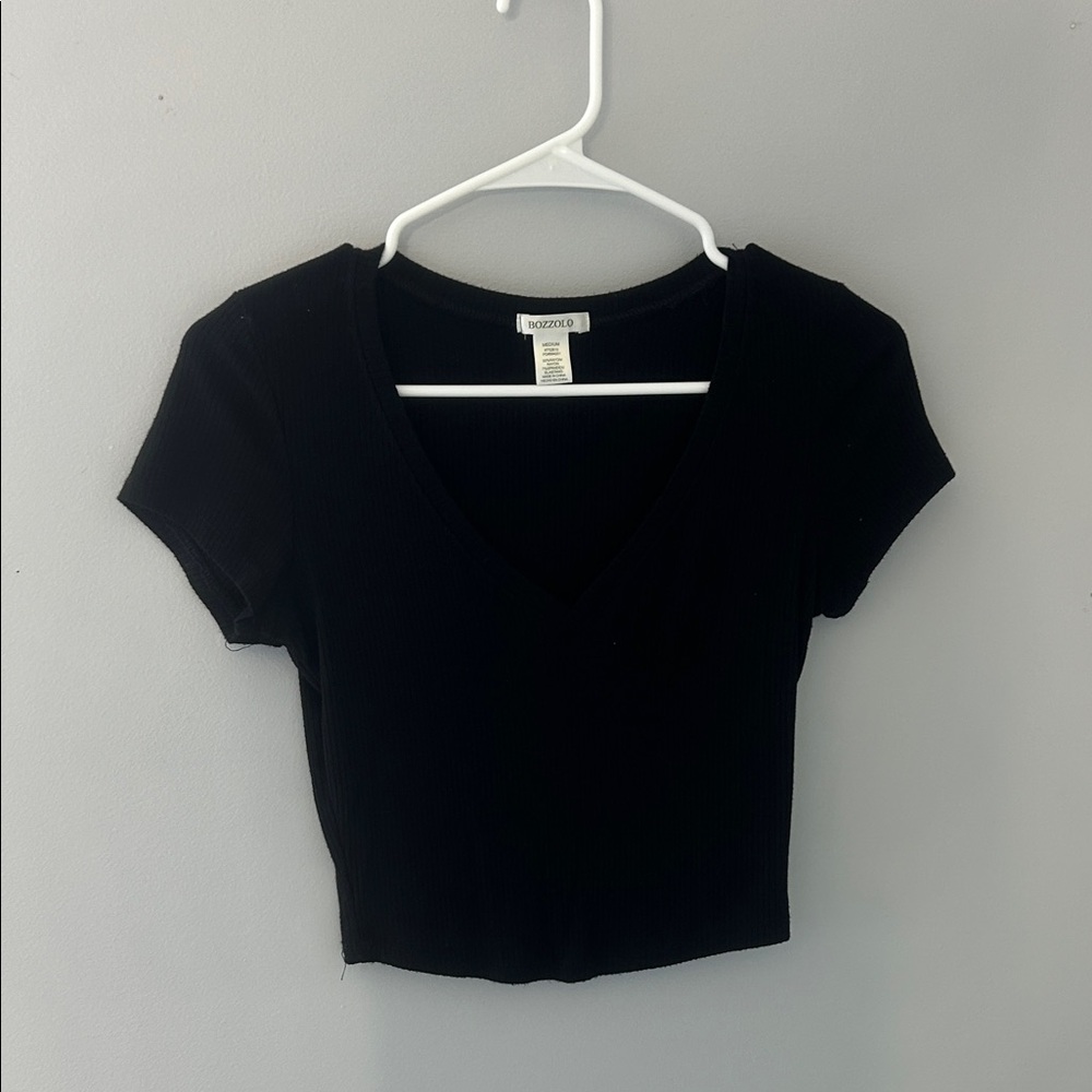 Bozzolo Black Ribbed V-Neck Short Sleeve Crop Top